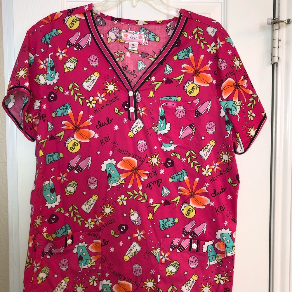 KOI XL Scrub Top. Pre-Owned but looks new & true to size!  Smoke Free Home!!